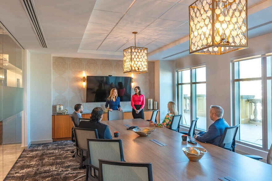 121 Alhambra Plz, Coral Gables, FL à louer - Photo intérieure - Image 3 de 39