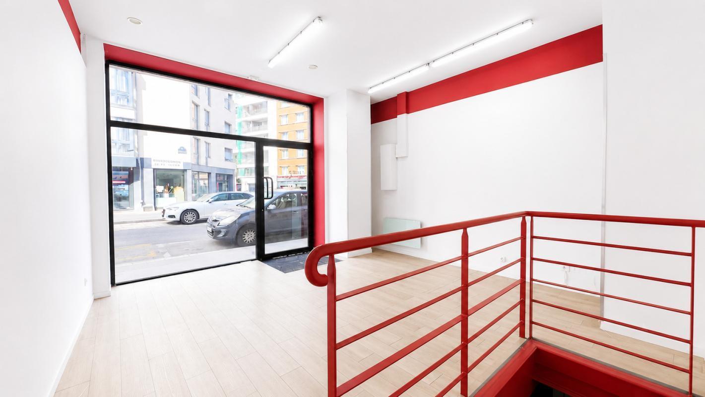 Rue De L'Amiral Roussin, Paris for lease Interior Photo- Image 1 of 7