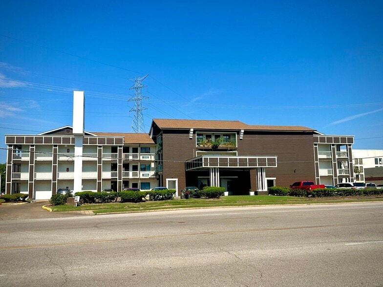 4300 American Way, Memphis, TN for sale - Building Photo - Image 3 of 32