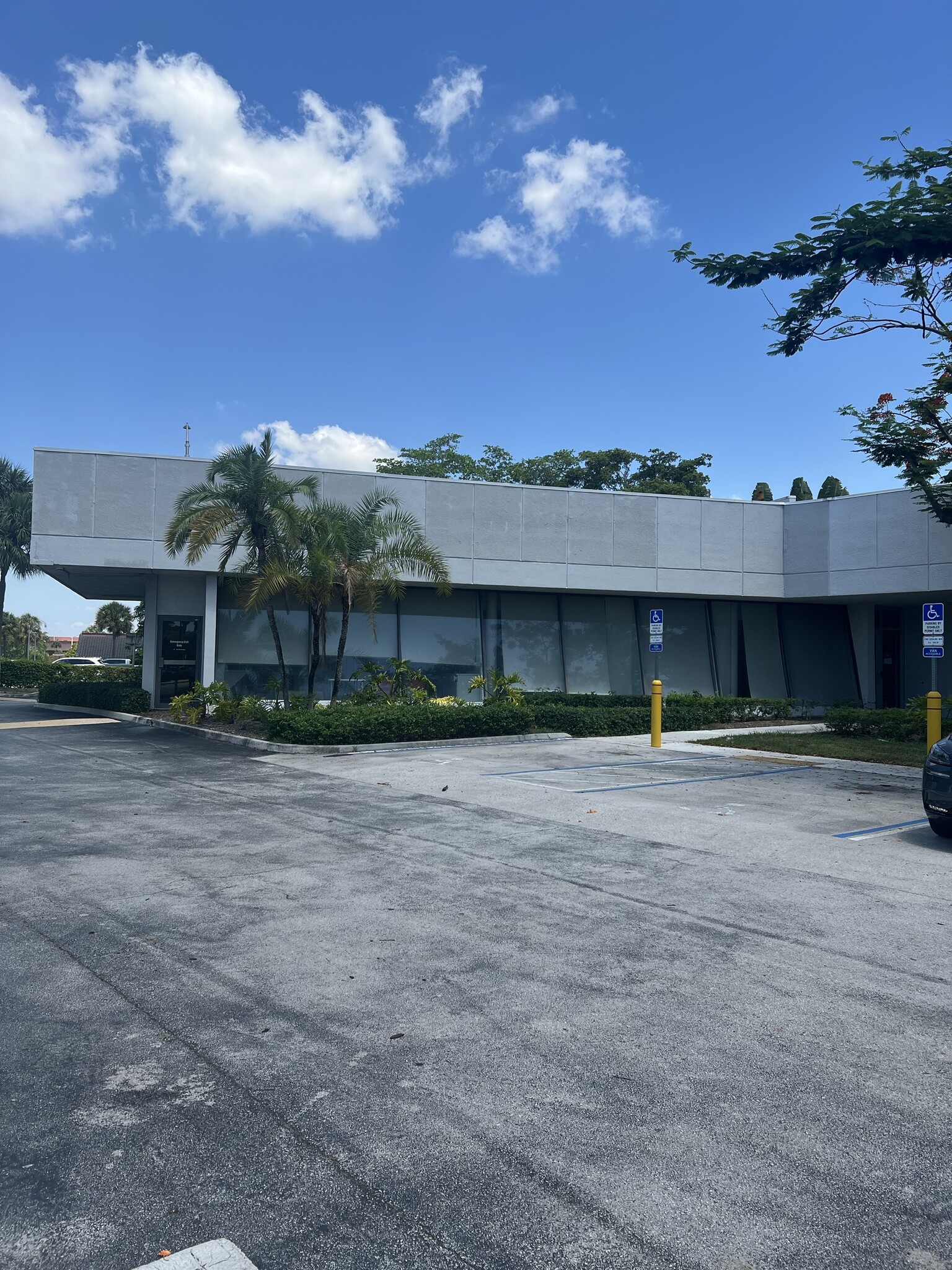 13595-8521 S Dixie Hwy, Pinecrest, FL for lease Building Photo- Image 1 of 16