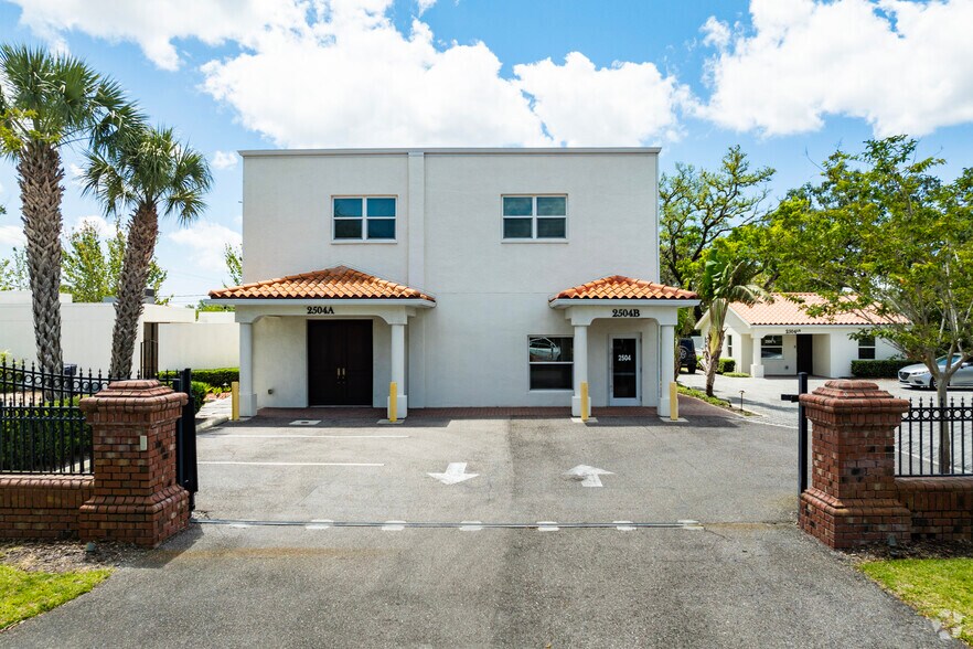 5116 N Armenia Ave, Tampa, FL à louer - Photo du bâtiment - Image 3 de 23