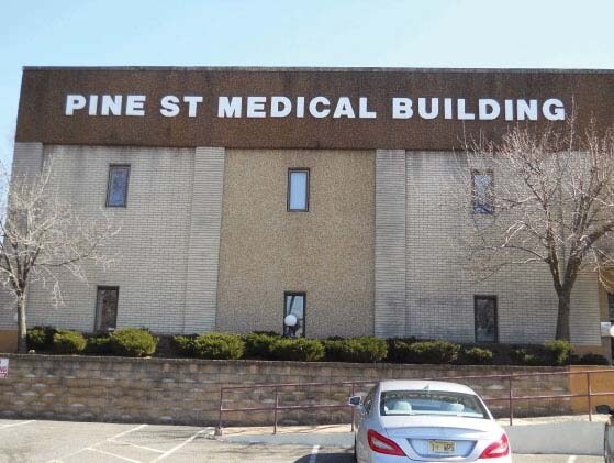 127 Pine St, Montclair, NJ à louer - Photo du bâtiment - Image 2 de 4