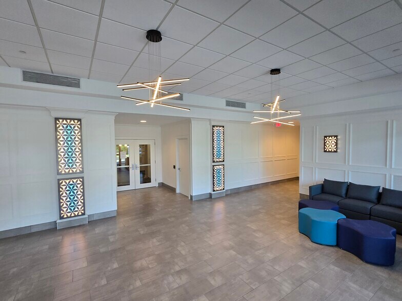 33 Technology Dr, Warren, NJ à louer - Hall d’entrée - Image 3 de 8