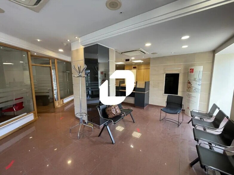 Retail in Reims for lease - Building Photo - Image 3 of 5