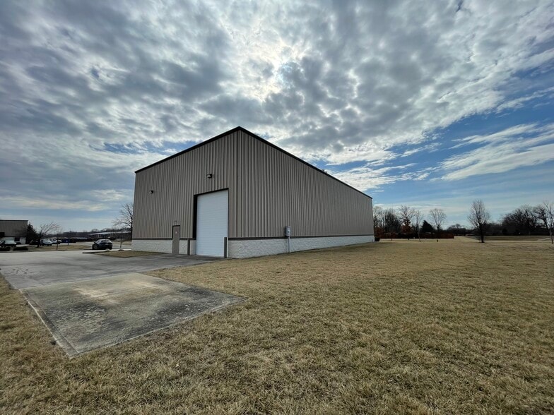 250 Business Park Dr, Fortville, IN for sale - Building Photo - Image 3 of 11