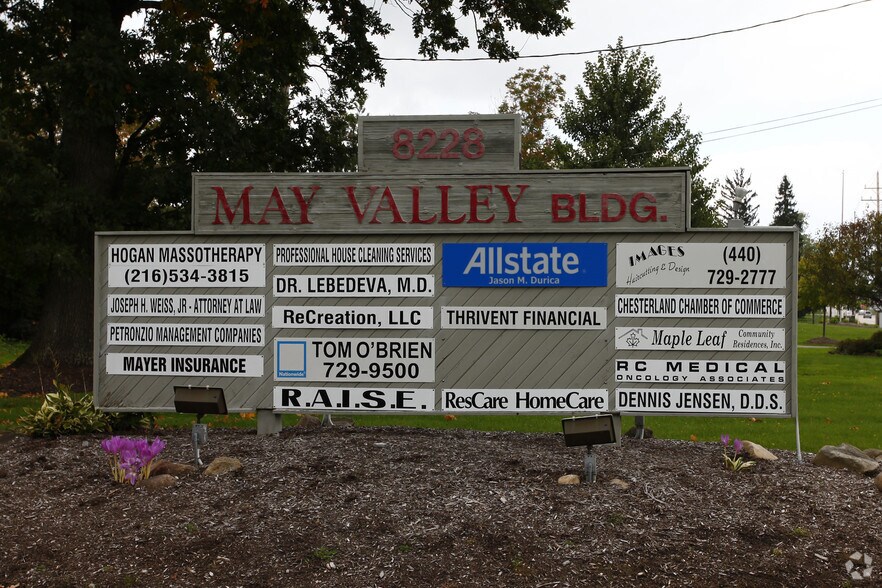 8228 Mayfield Rd, Chesterland, OH à louer - Photo du bâtiment - Image 2 de 6