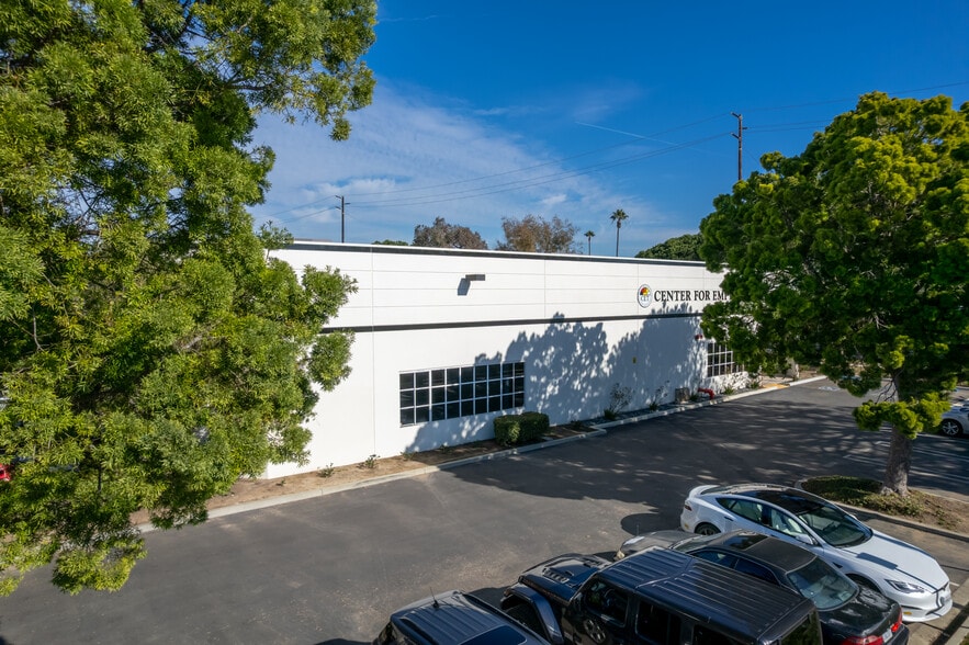 1741 Fiske Pl, Oxnard, CA for sale - Building Photo - Image 3 of 62