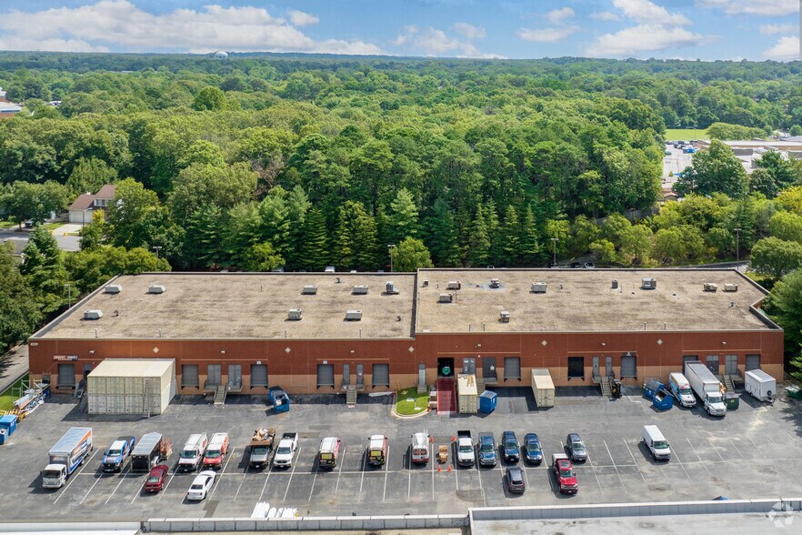 8229 Cloverleaf Dr, Millersville, MD à louer - Photo du bâtiment - Image 2 de 5