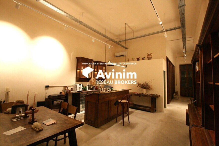 Retail in Marseille for lease - Building Photo - Image 2 of 9