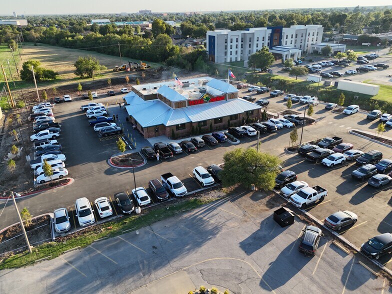 2512 NW Cache Rd, Lawton, OK à vendre - Photo du bâtiment - Image 3 de 3