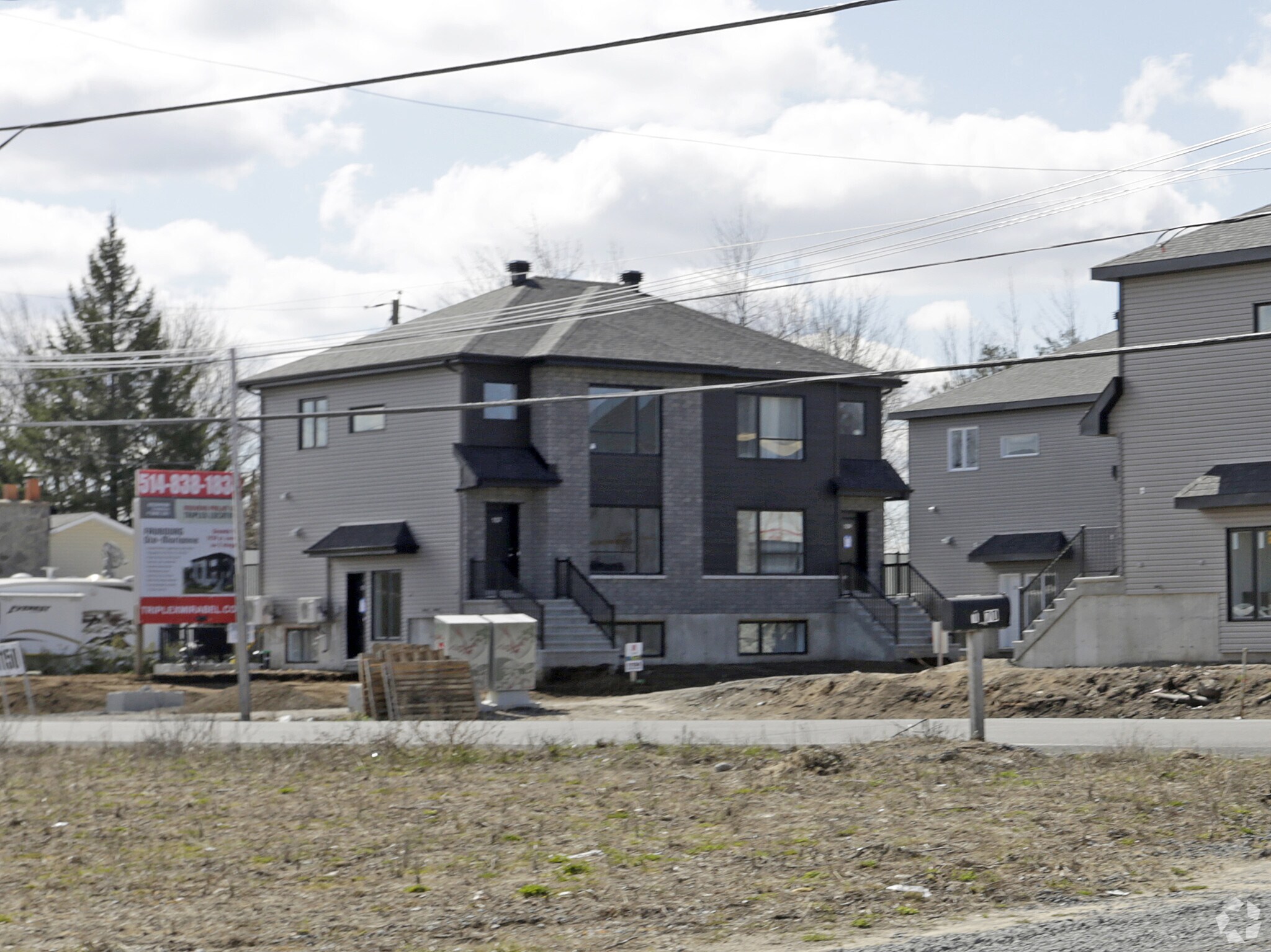 11150, Mtée Ste-Marianne, Mirabel portefeuille de 2 propriétés à vendre sur LoopNet.ca Photo principale- Image 1 de 8