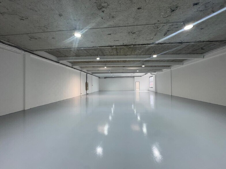 Office in Gennevilliers for lease - Building Photo - Image 3 of 13