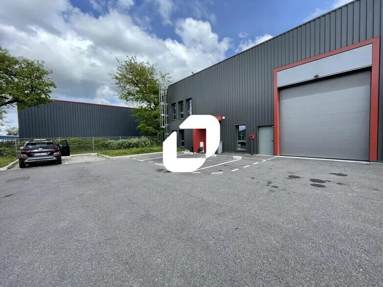 6 Rue D'Arsonval, Chassieu à louer - Photo du bâtiment - Image 2 de 19