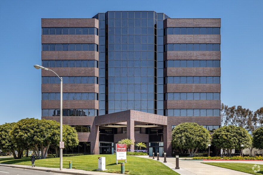 2201 Dupont Dr, Irvine, CA à louer - Photo du bâtiment - Image 2 de 17