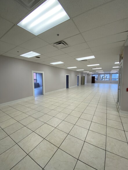 1822 Spring Garden St, Philadelphia, PA for lease - Interior Photo - Image 3 of 9