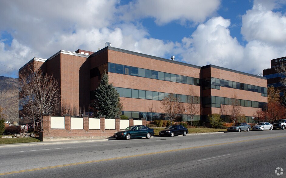 1100 Country Hills Dr, Ogden, UT à louer - Photo du bâtiment - Image 2 de 31