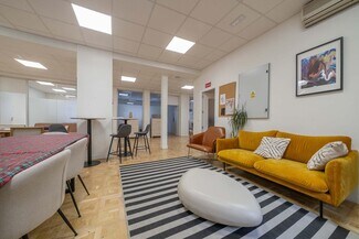 Plus de détails pour Multi-résidentiel à vendre