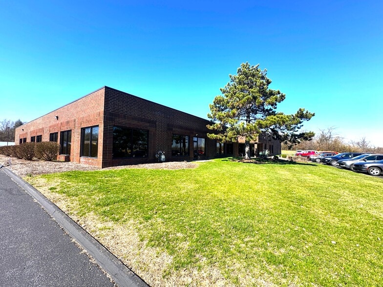 7691-7695 Poe Ave, Dayton, OH à louer - Photo du bâtiment - Image 2 de 6