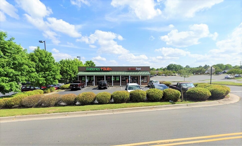 9939 Lee St, Pineville, NC à vendre - Photo du bâtiment - Image 1 de 1