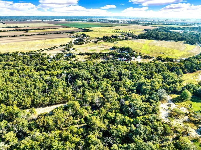 1877 County Road 4713, La Coste, TX à vendre - Photo du bâtiment - Image 3 de 45