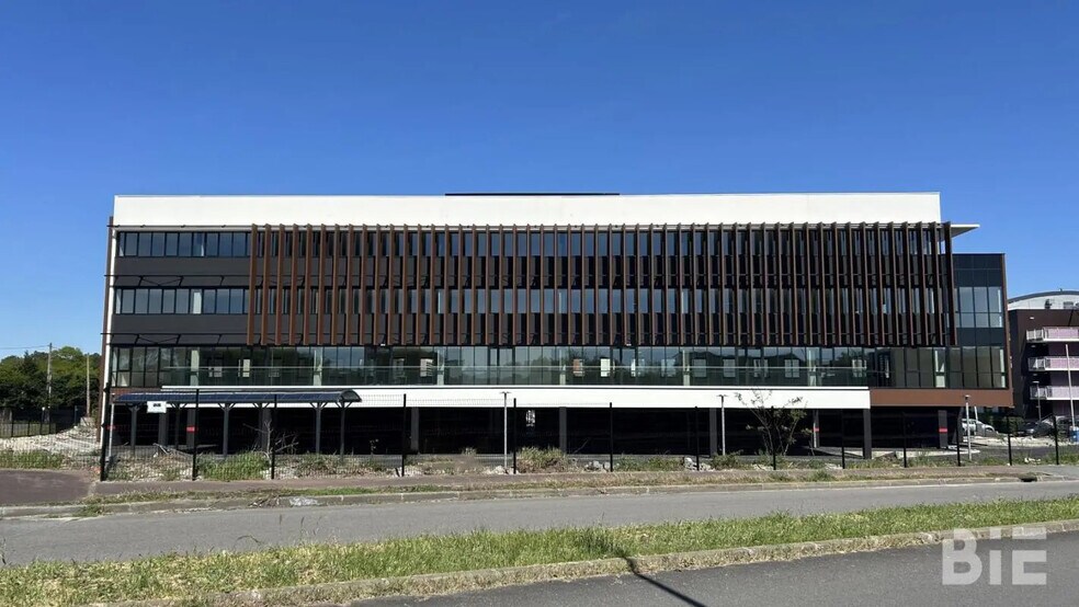 Bureau dans Mérignac à louer - Photo du bâtiment - Image 3 de 8