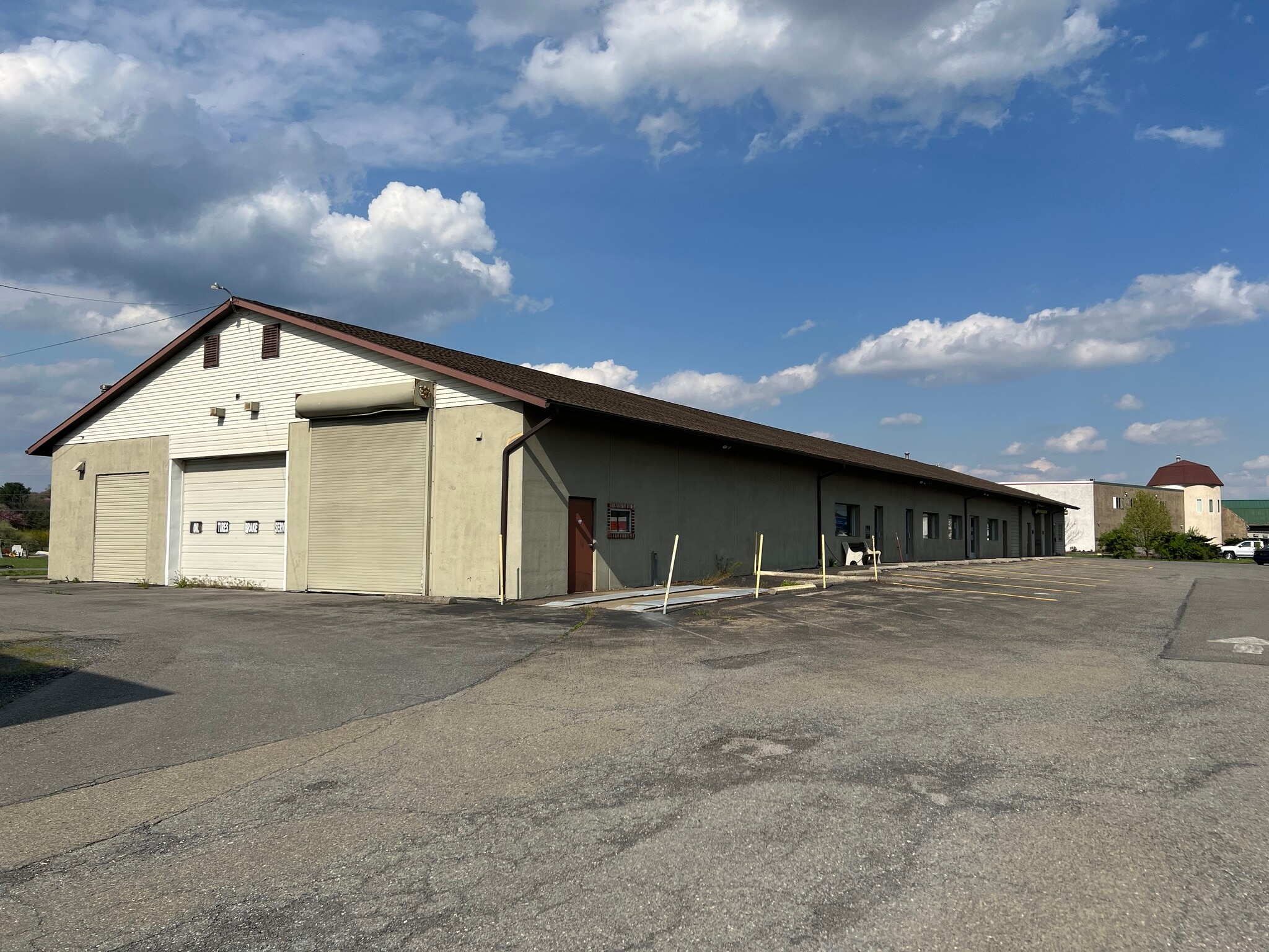 956 Weir Lake Rd, Brodheadsville, PA for sale Primary Photo- Image 1 of 3