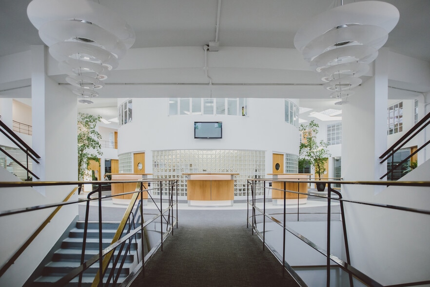 Beehive Ring Rd, Gatwick à louer - Photo intérieure - Image 3 de 11