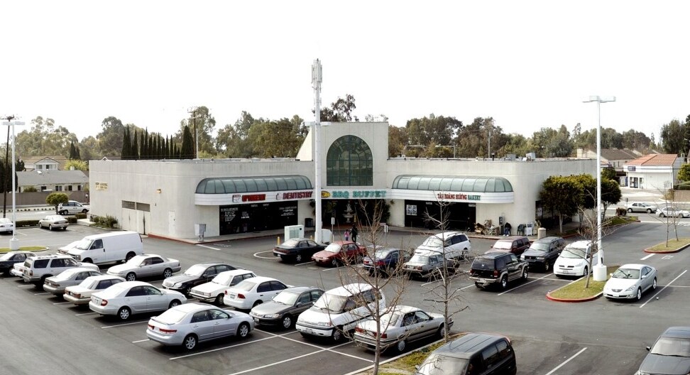 5015-5111 W Edinger Ave, Santa Ana, CA à louer Photo du bâtiment- Image 1 de 3