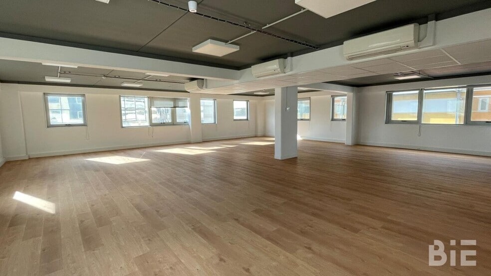 37 Rue Général De Larminat, Bordeaux for lease - Interior Photo - Image 2 of 5