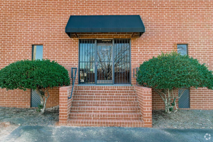 619-627 Anderson St, Charlotte, NC for lease - Building Photo - Image 1 of 26