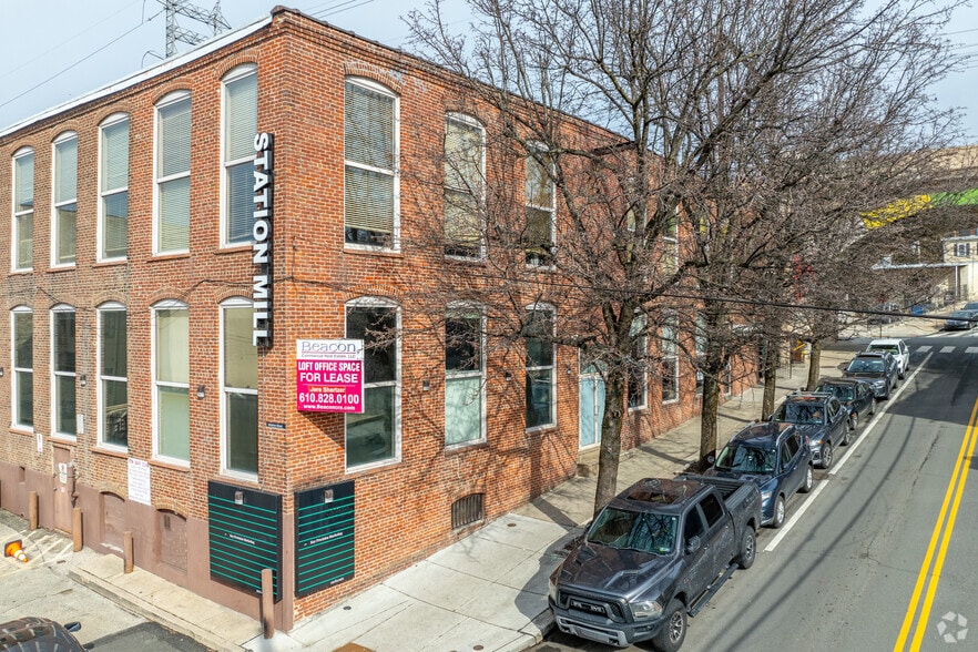 10 Shurs Ln, Philadelphia, PA for lease - Building Photo - Image 3 of 5