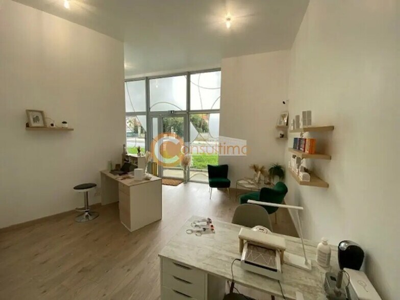 Commerce de détail dans Carbon-Blanc à louer - Photo du bâtiment - Image 3 de 12