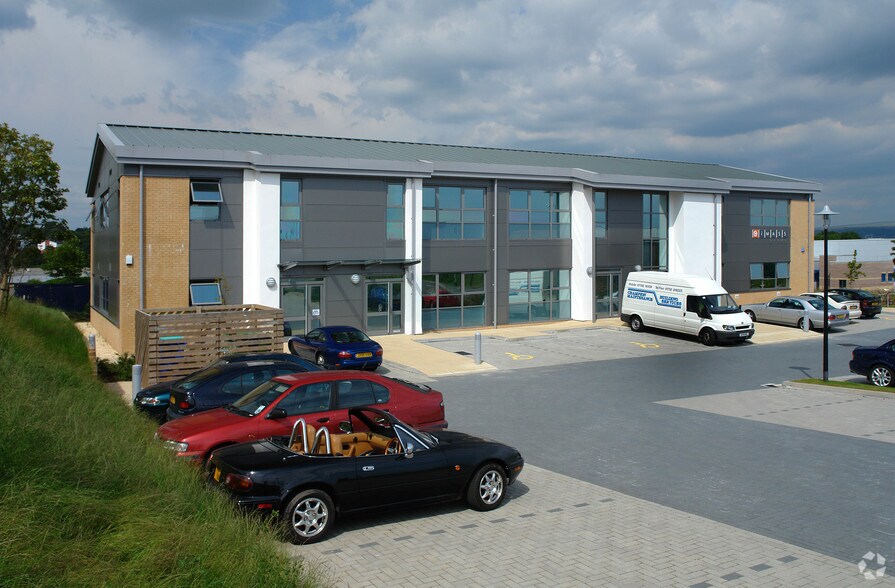 12 William Prance Rd, Plymouth à vendre - Photo du bâtiment - Image 1 de 4