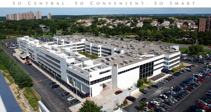 1200 Waters Pl, Bronx, NY à louer - Photo du bâtiment - Image 2 de 6