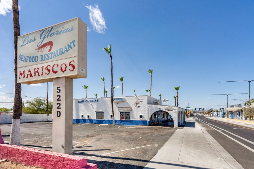 5222 S Central Ave, Phoenix, AZ à vendre - Photo du bâtiment - Image 2 de 34