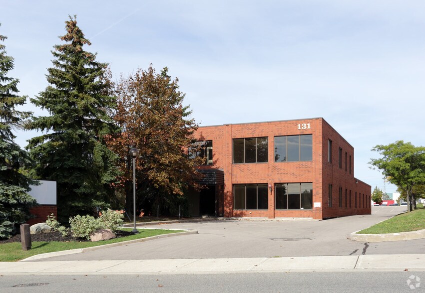 131 Brunel Rd, Mississauga, ON à vendre - Photo du bâtiment - Image 2 de 5