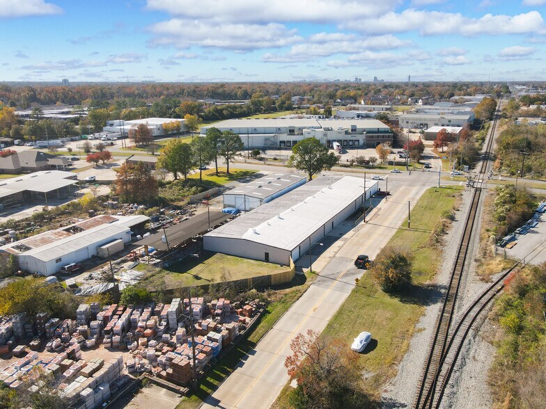 2375 Wooddale Blvd, Baton Rouge, LA à louer - Photo du bâtiment - Image 2 de 9