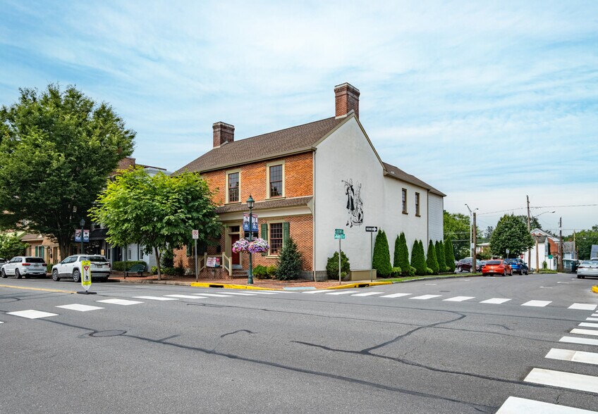28 N Market St, Selinsgrove, PA à louer - Photo du bâtiment - Image 1 de 5