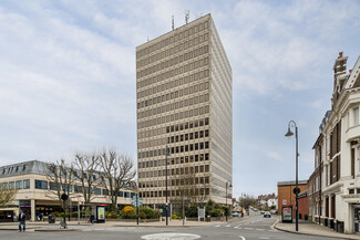 Plus de détails pour St Georges Sq, New Malden - Bureau à louer