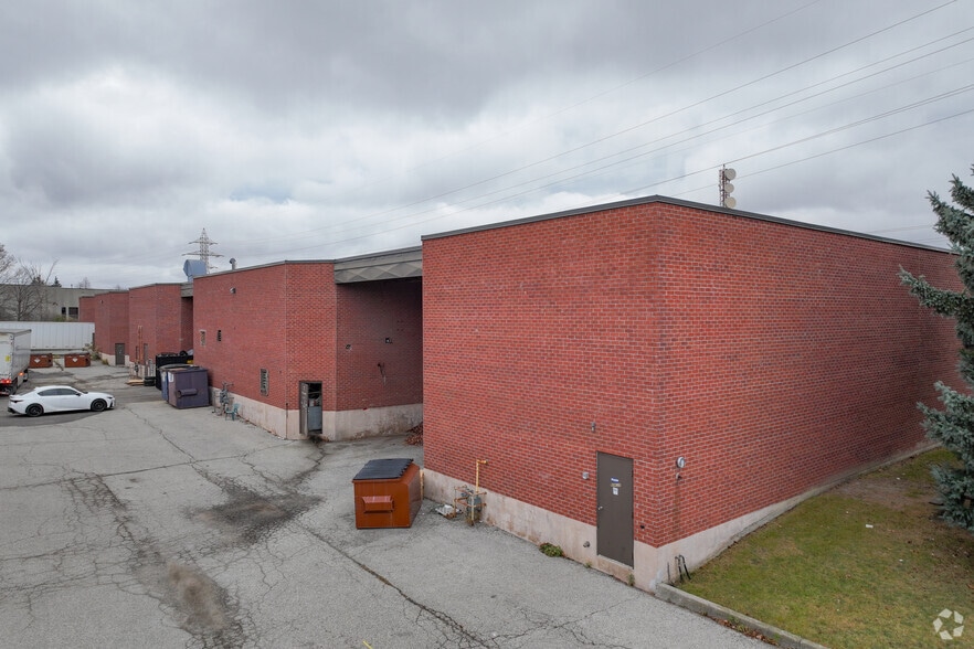 145 Riviera Dr, Markham, ON à louer - Photo du bâtiment - Image 2 de 10