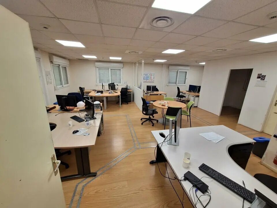 Office in Chassieu for lease Interior Photo- Image 1 of 8