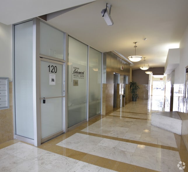 3808 W Riverside Dr, Burbank, CA for lease - Lobby - Image 2 of 5