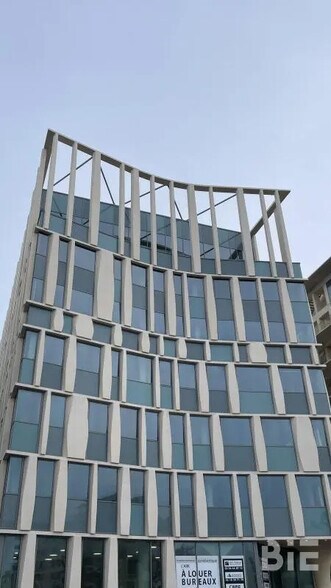 Office in Bordeaux for lease - Building Photo - Image 1 of 7