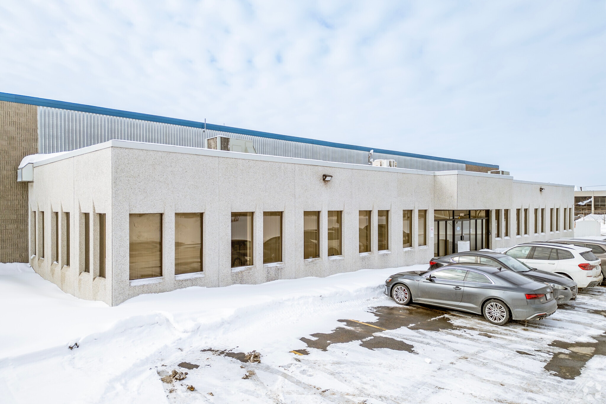 8100-8200 Boul Cavendish, Saint-Laurent, QC for lease Primary Photo- Image 1 of 5