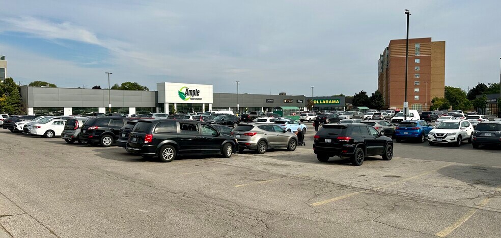 605 Rogers Rd, Toronto, ON à louer - Photo du bâtiment - Image 3 de 14