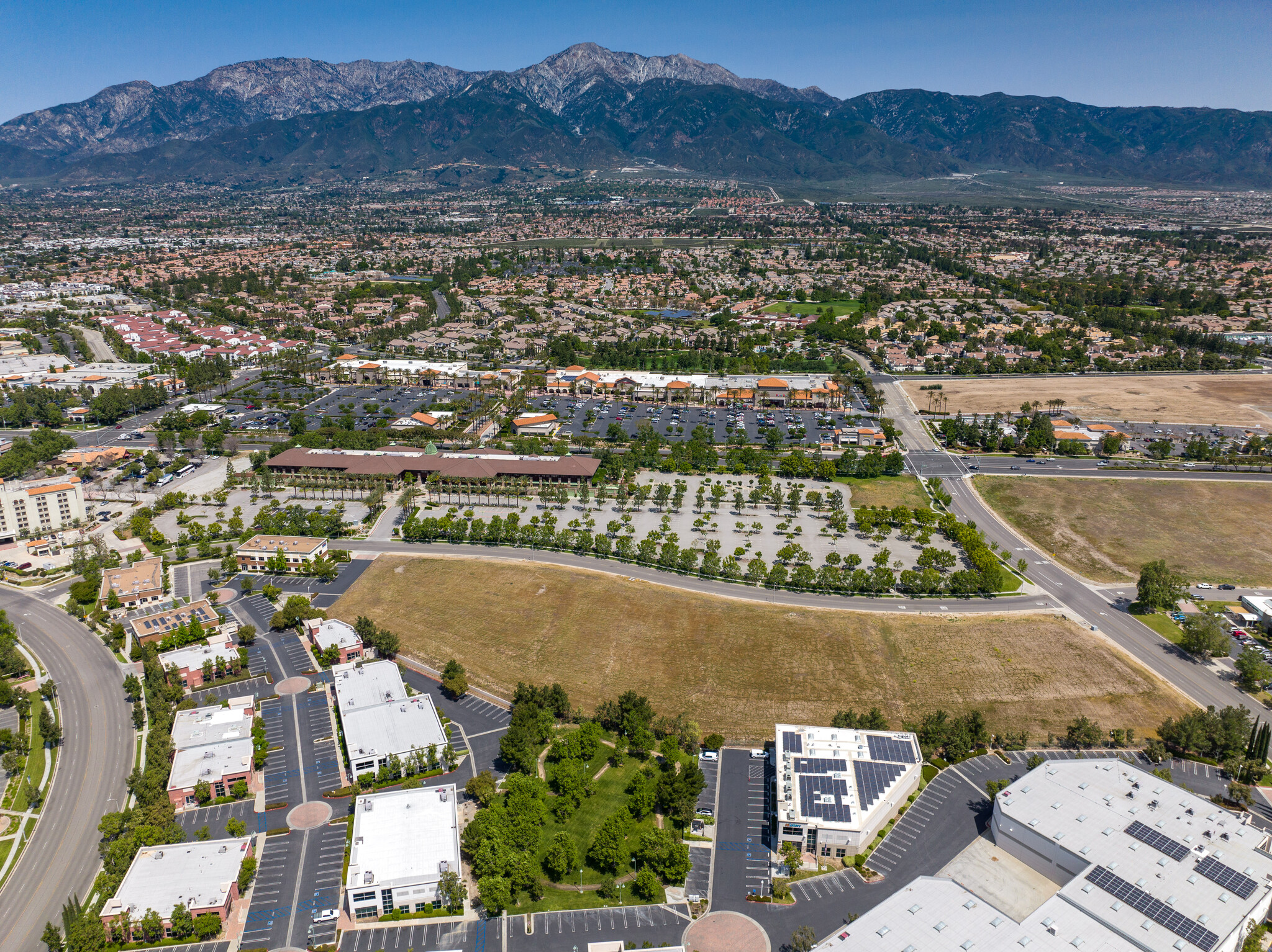 Eucalyptus St, Rancho Cucamonga, CA à vendre Photo principale- Image 1 de 7