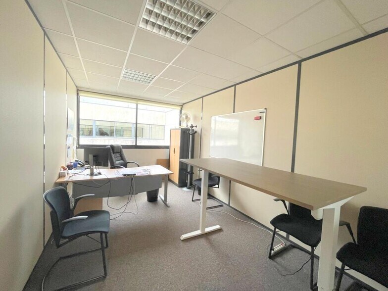 Bureau dans Poissy à louer - Photo intérieure - Image 3 de 18