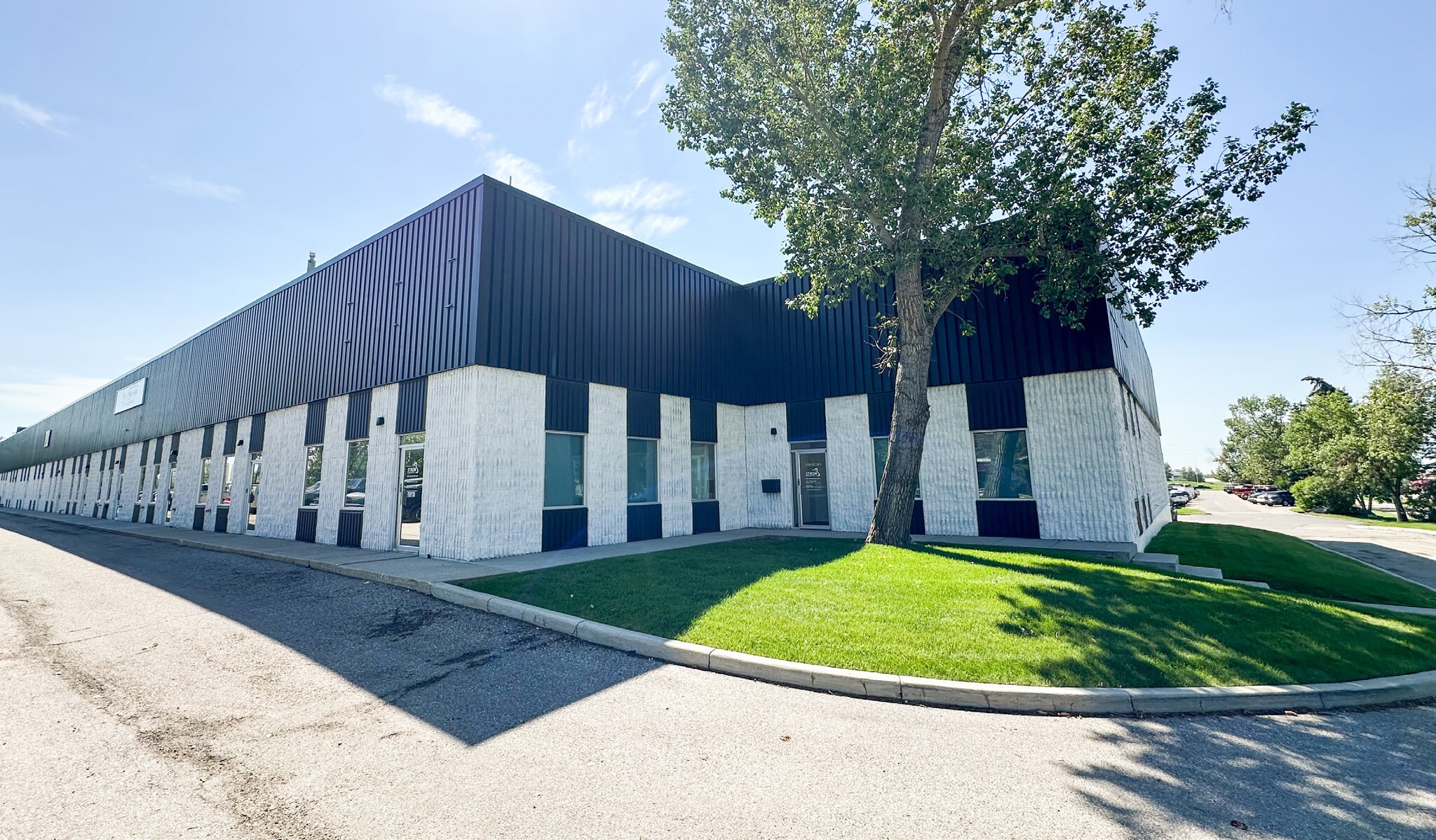 3915 78th Ave SE, Calgary, AB for lease Building Photo- Image 1 of 4