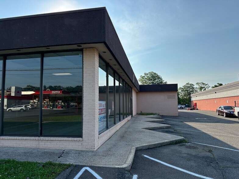 2369 Dixwell Ave, Hamden, CT à louer - Photo du bâtiment - Image 3 de 8
