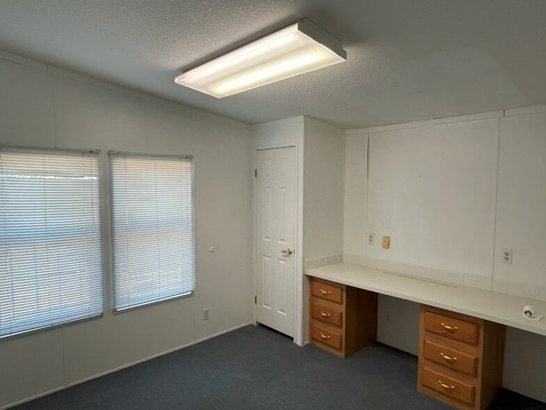 601 Lily St, Corpus Christi, TX for sale - Building Photo - Image 2 of 9